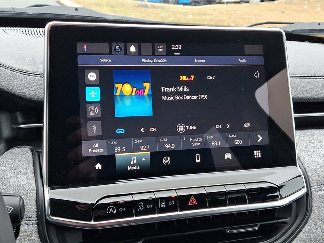 Used 2023 Jeep Compass Latitude image 16