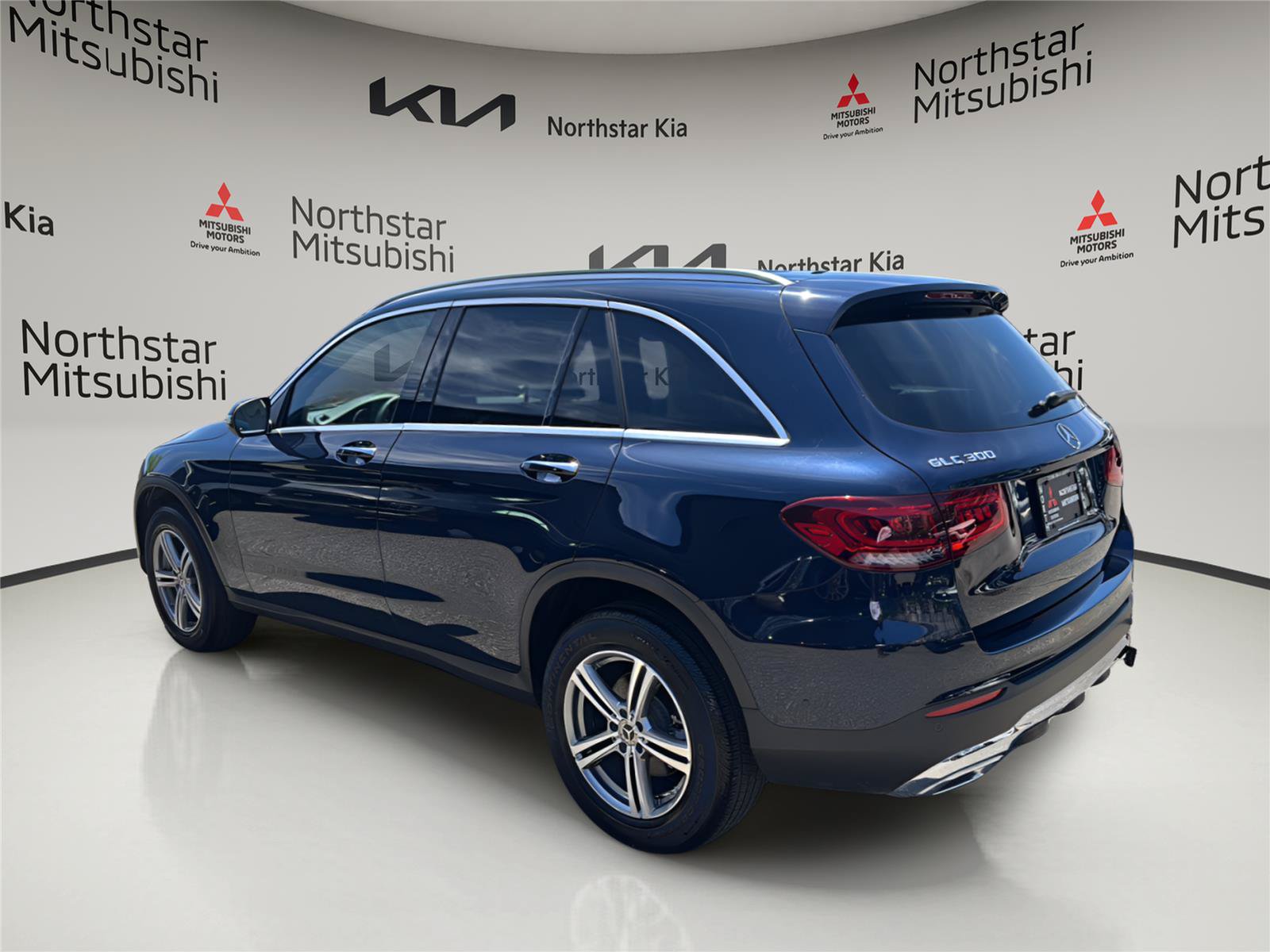 Used 2022 Mercedes-Benz GLC 300 4MATIC w/ Multimedia Package Lite image 3