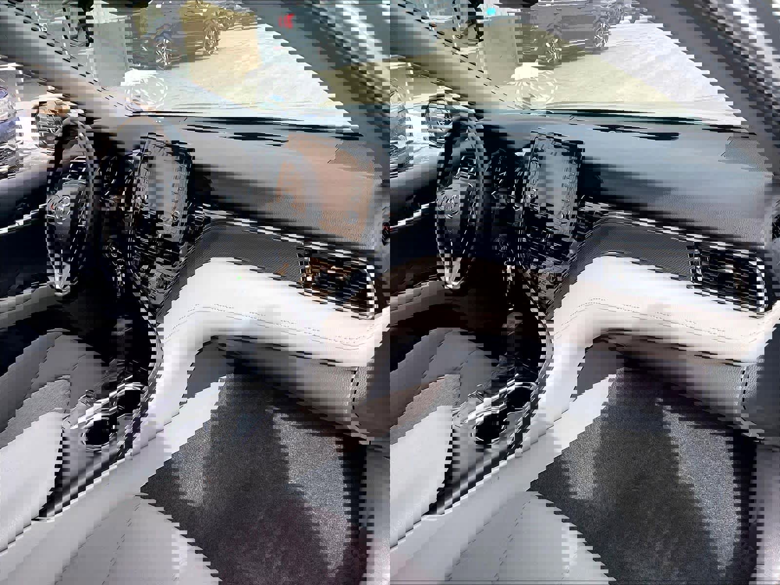 Used 2022 Toyota Camry LE image 14