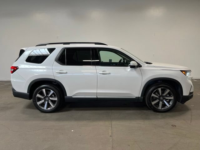 Used 2025 Honda Pilot Touring image 2