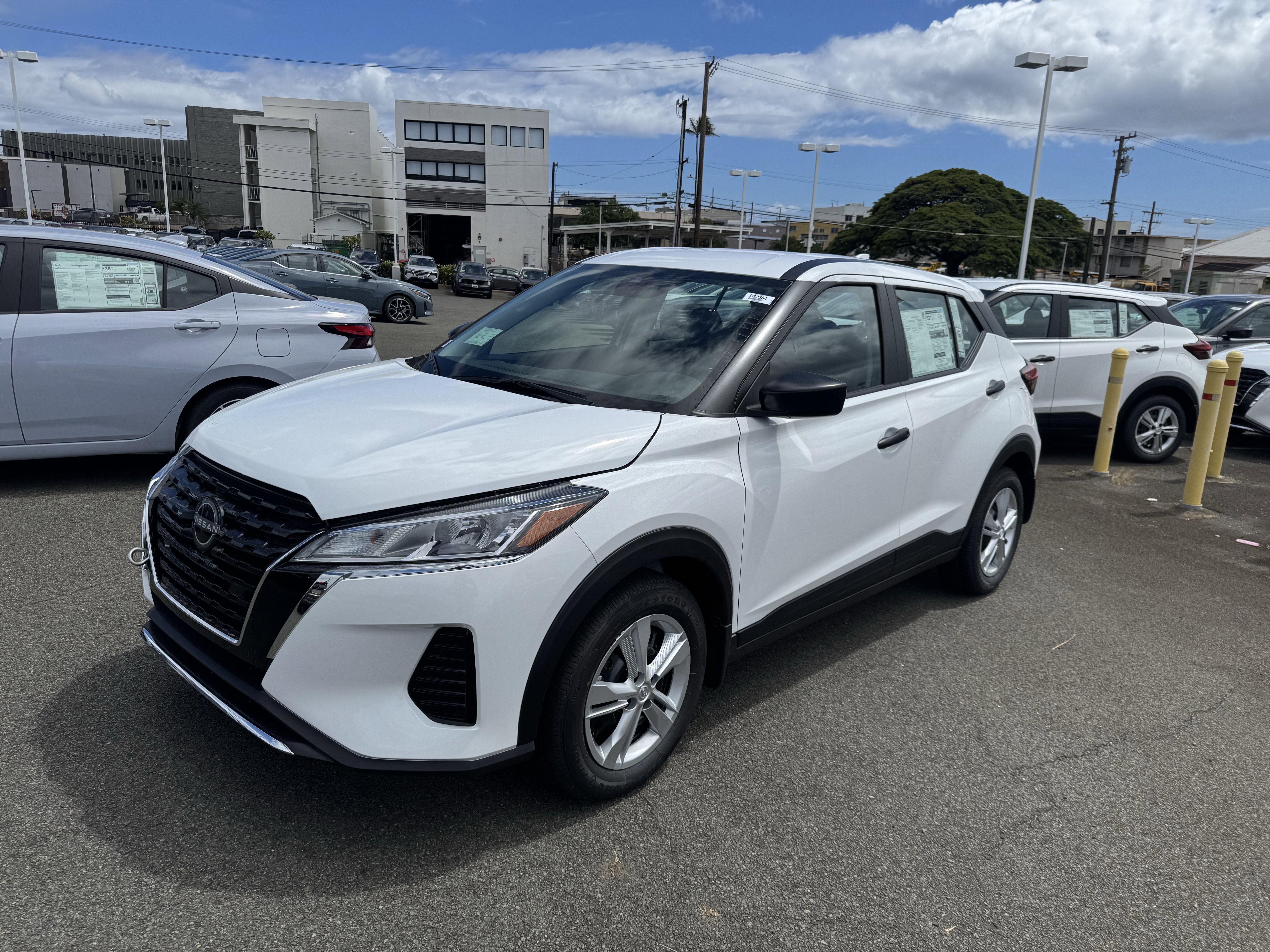 New 2025 Nissan Kicks S