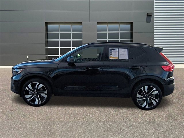 Used 2025 Volvo XC40 B5 Plus image 4