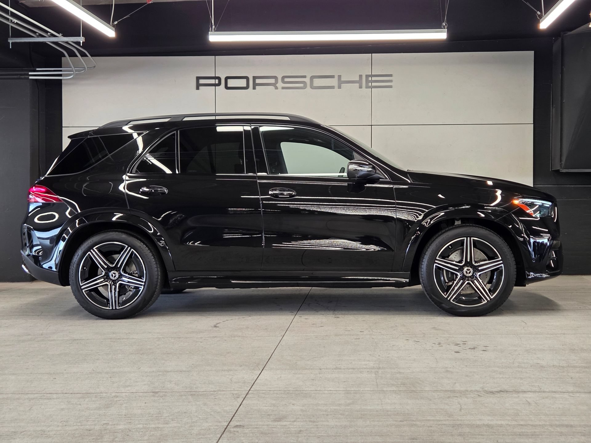 Used 2026 Mercedes-Benz GLE 450 4MATIC w/ Driver Assistance Package image 31