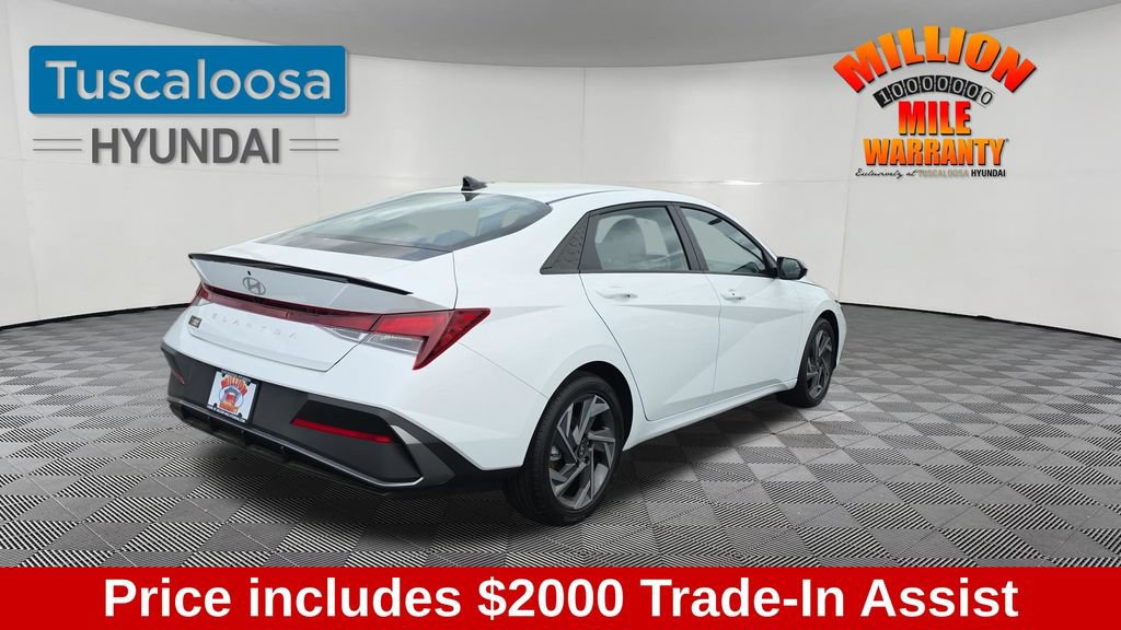 Used 2025 Hyundai Elantra Sport FWD image 8