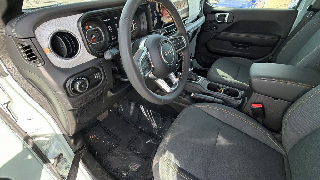 Used 2024 Jeep Wrangler Unlimited Sahara AWD/4WD image 9