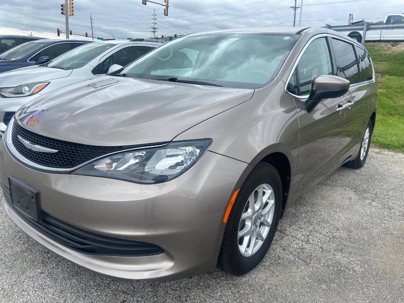 Used 2017 Chrysler Pacifica Touring FWD image 4