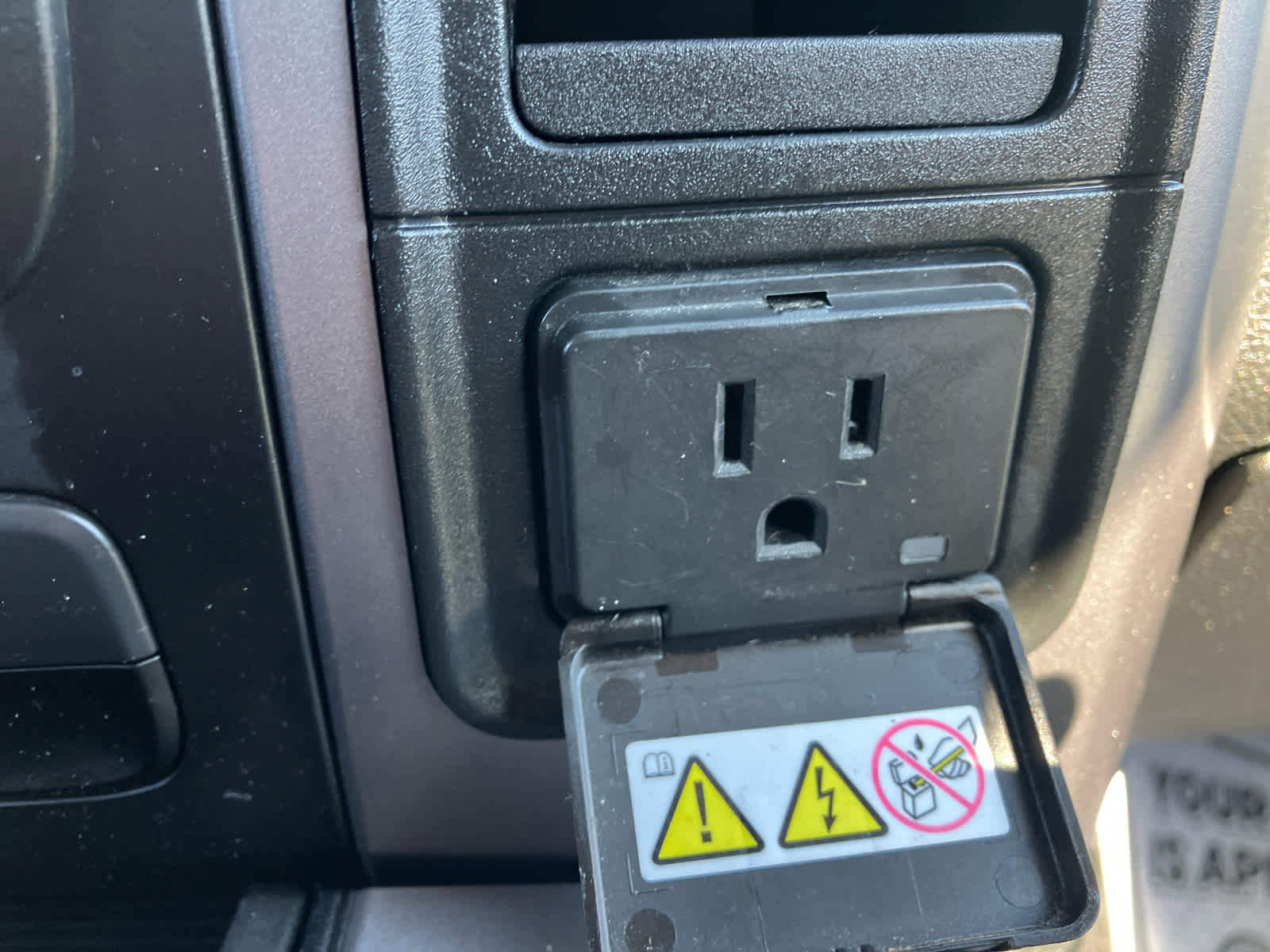 Used 2023 RAM 1500 Classic SLT w/ Trailer & Traction Group image 28