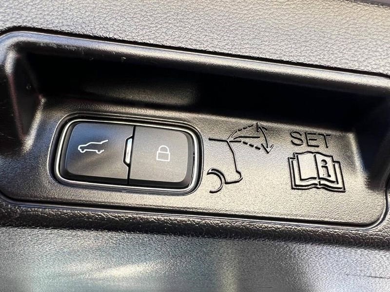 Used 2021 Ford Explorer XLT w/ Equipment Group 202A image 22