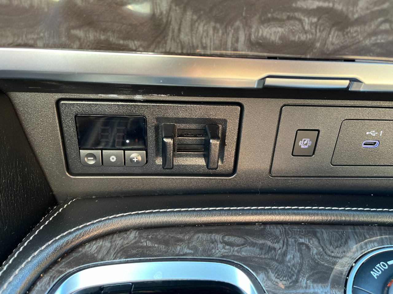 Used 2022 Nissan Armada Platinum w/ Captain's Chairs Package image 25