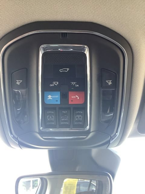 Certified 2023 Jeep Grand Cherokee Limited AWD/4WD image 30