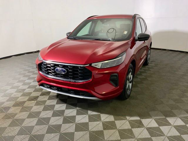 Used 2024 Ford Escape ST-Line w/ Cold Weather Package FWD image 3