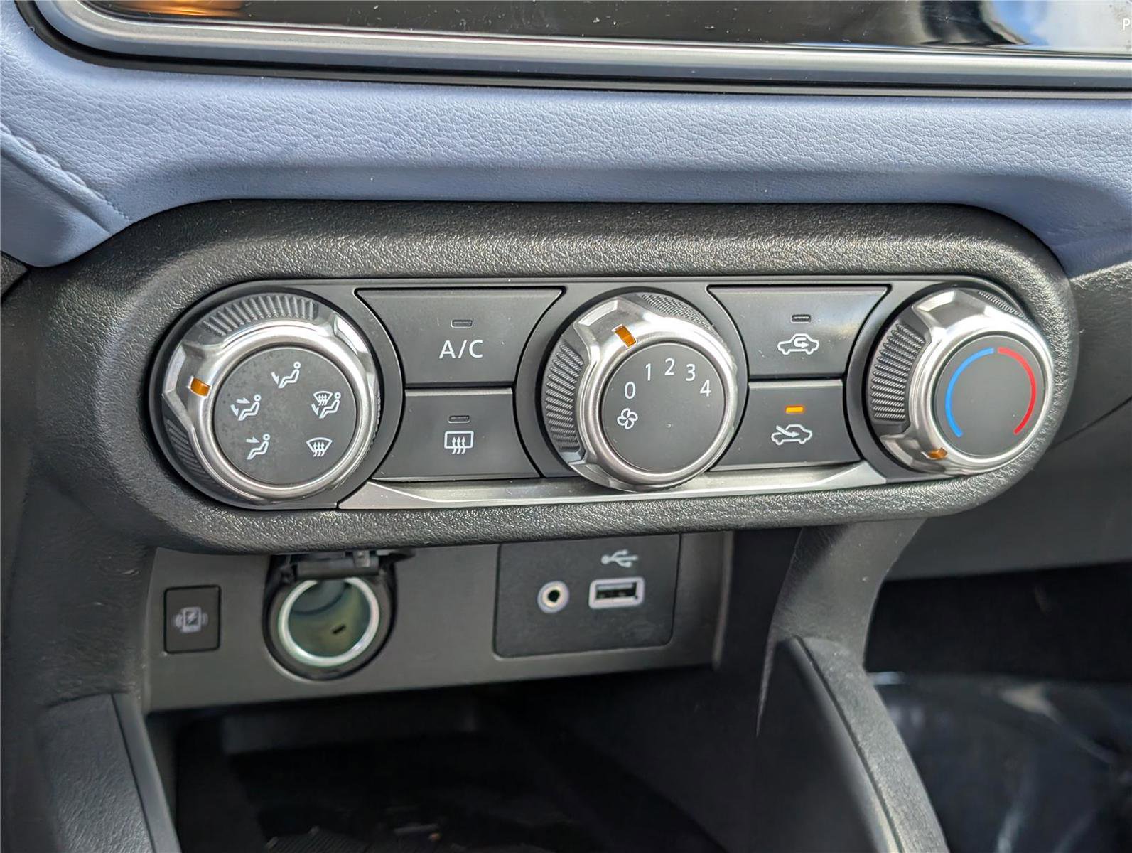 Used 2024 Nissan Versa SV w/ Trunk Package image 23