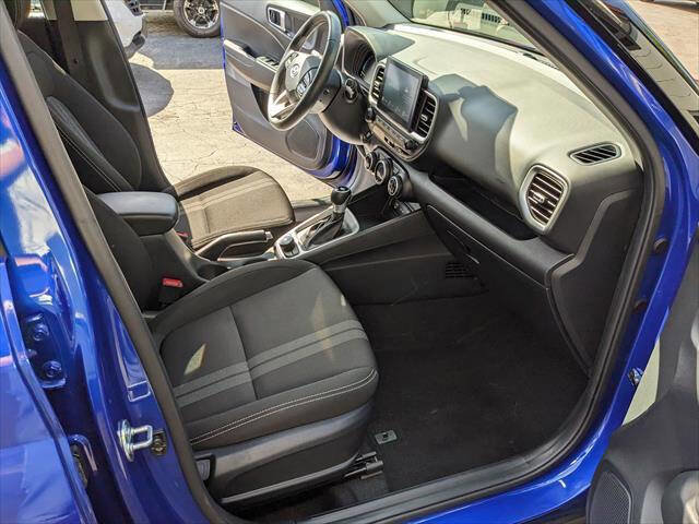 Used 2025 Hyundai Venue SEL FWD image 16