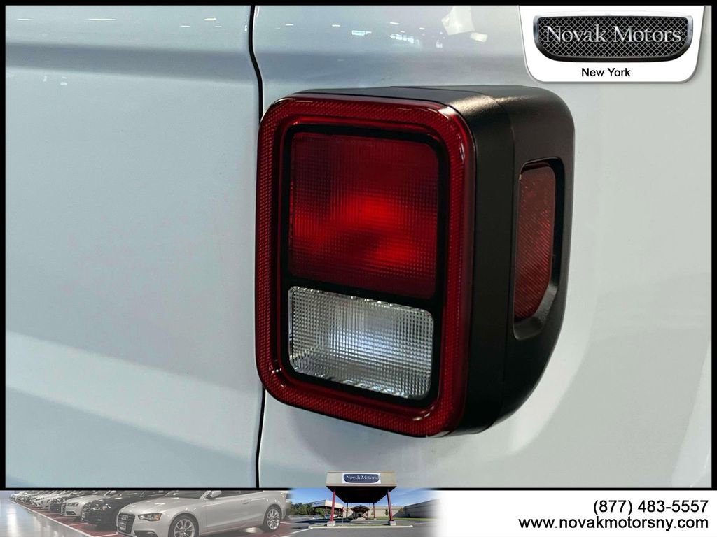 Used 2022 Jeep Gladiator Mojave w/ Cold Weather Group image 11