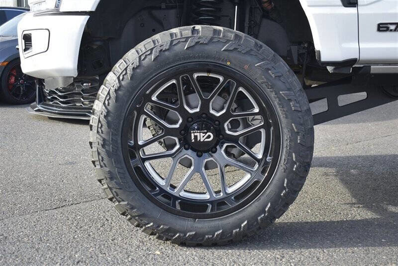 Used 2025 Ford F350 Platinum w/ FX4 Off-Road Package image 10