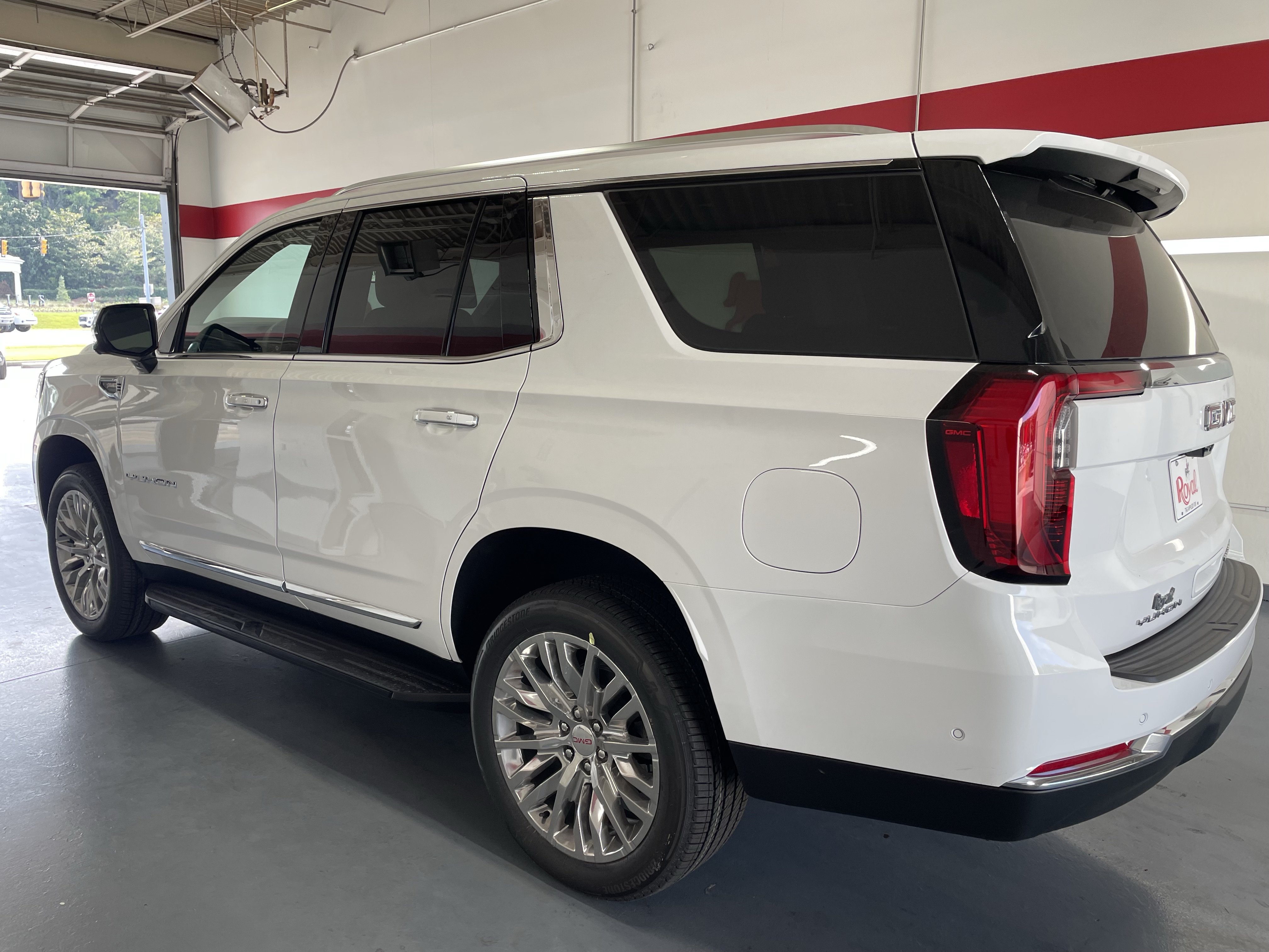 New 2026 GMC Yukon Elevation w/ Elevation Premium Package AWD/4WD image 6