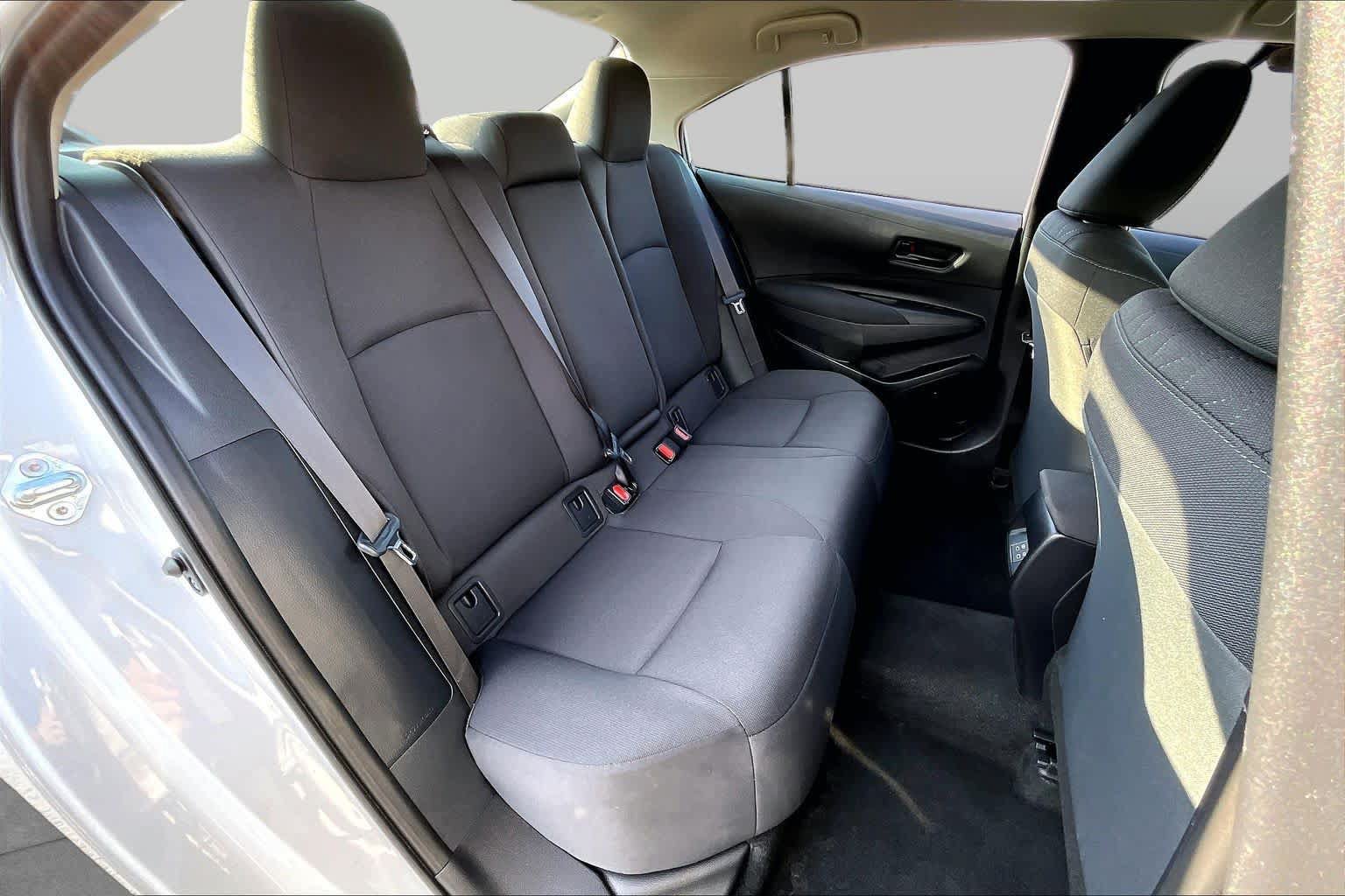 Used 2025 Toyota Corolla LE FWD image 21