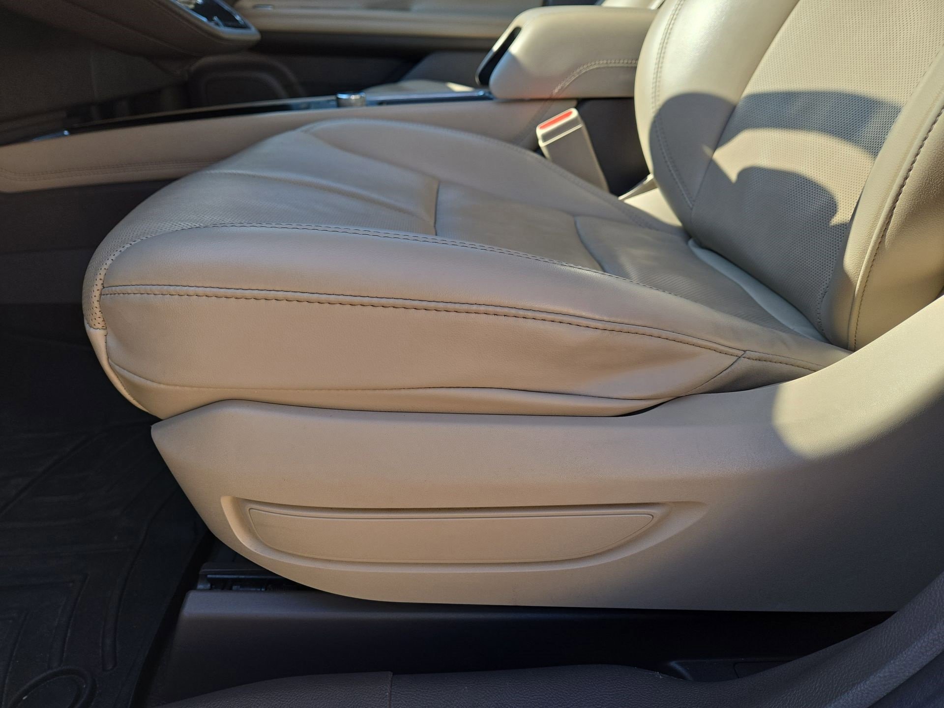 Used 2021 Lincoln Corsair Reserve w/ Equipment Group 201A image 17