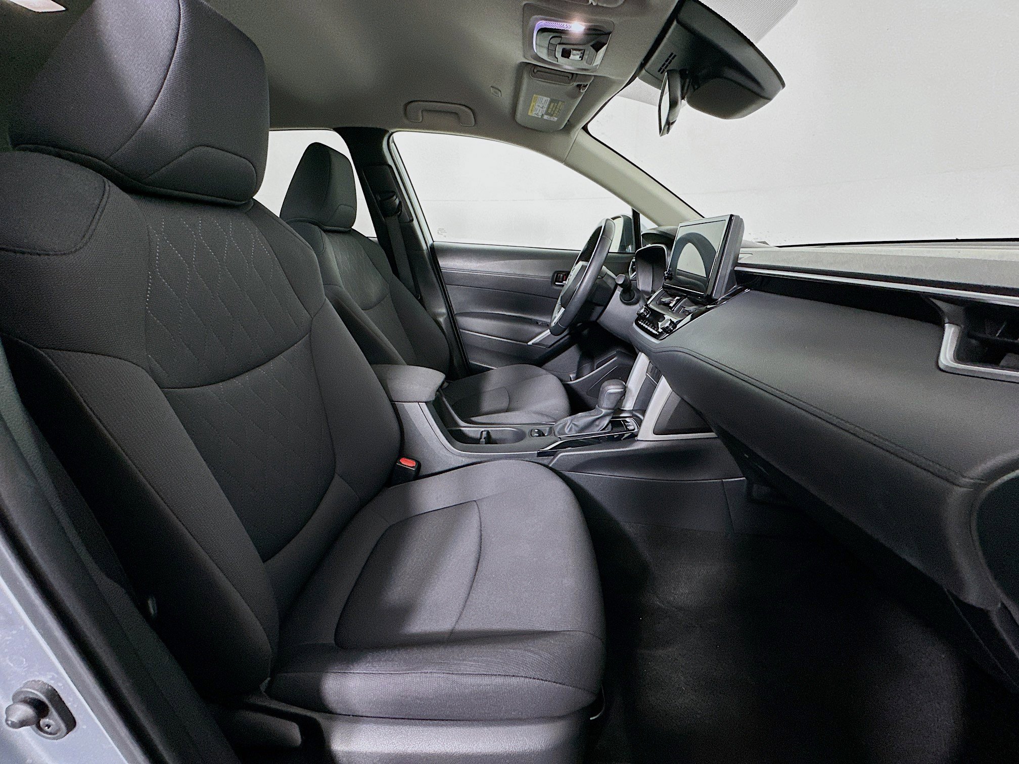 Used 2023 Toyota Corolla Cross LE image 29