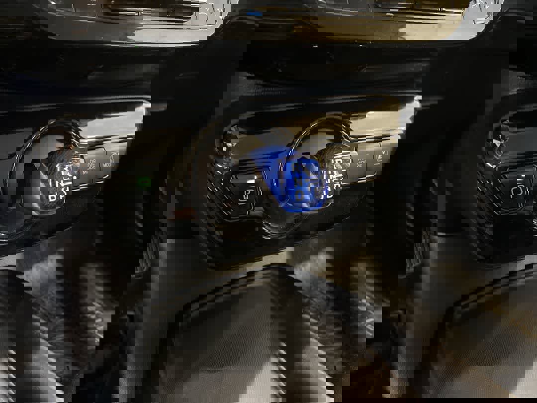 Used 2021 Toyota Prius LE image 19