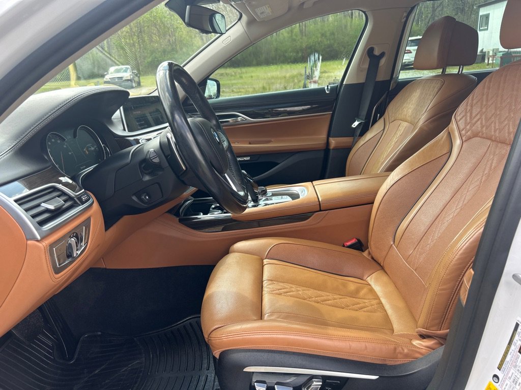 Used 2016 BMW 740i image 8