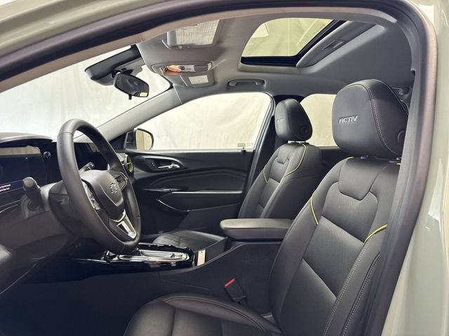 Certified 2024 Chevrolet Trax ACTIV w/ Sunroof Package FWD image 11