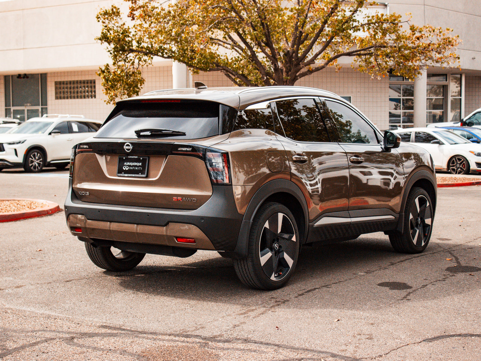 Used 2025 Nissan Kicks SR AWD/4WD image 4