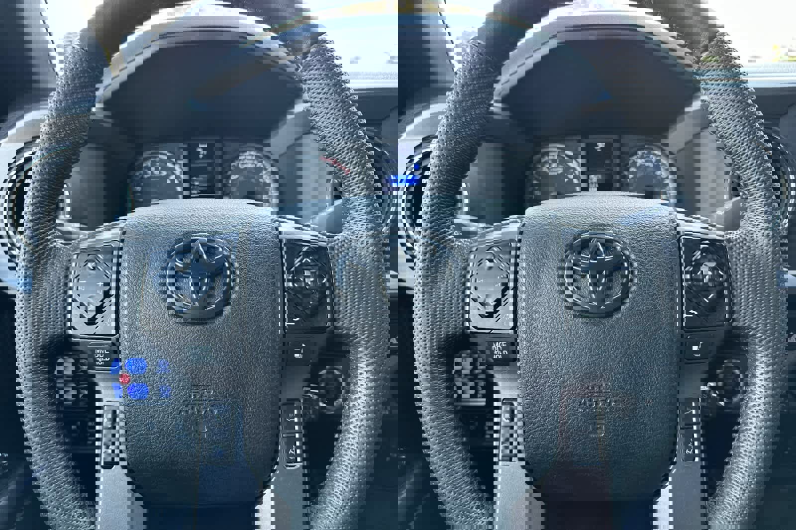 Used 2022 Toyota Tacoma TRD Off-Road image 23