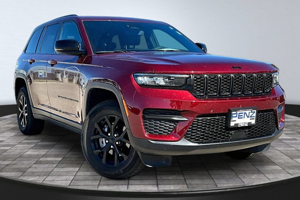 Used 2024 Jeep Grand Cherokee Altitude AWD/4WD image 3