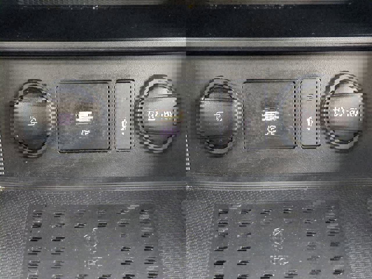 Used 2023 Hyundai Kona Limited w/ Cargo Package image 32