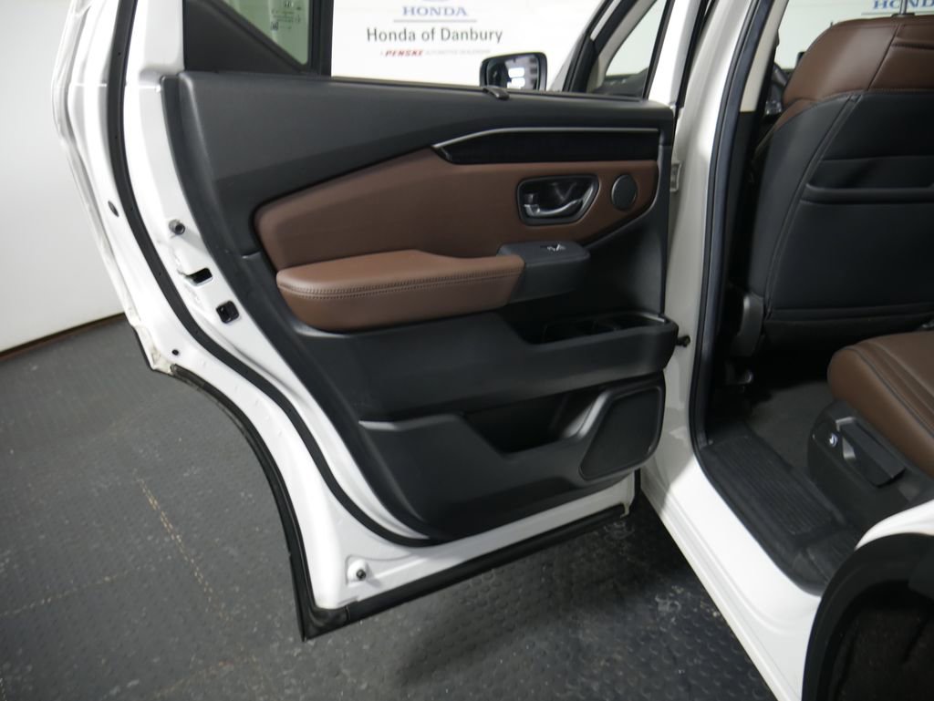 Used 2025 Honda Pilot Elite image 12