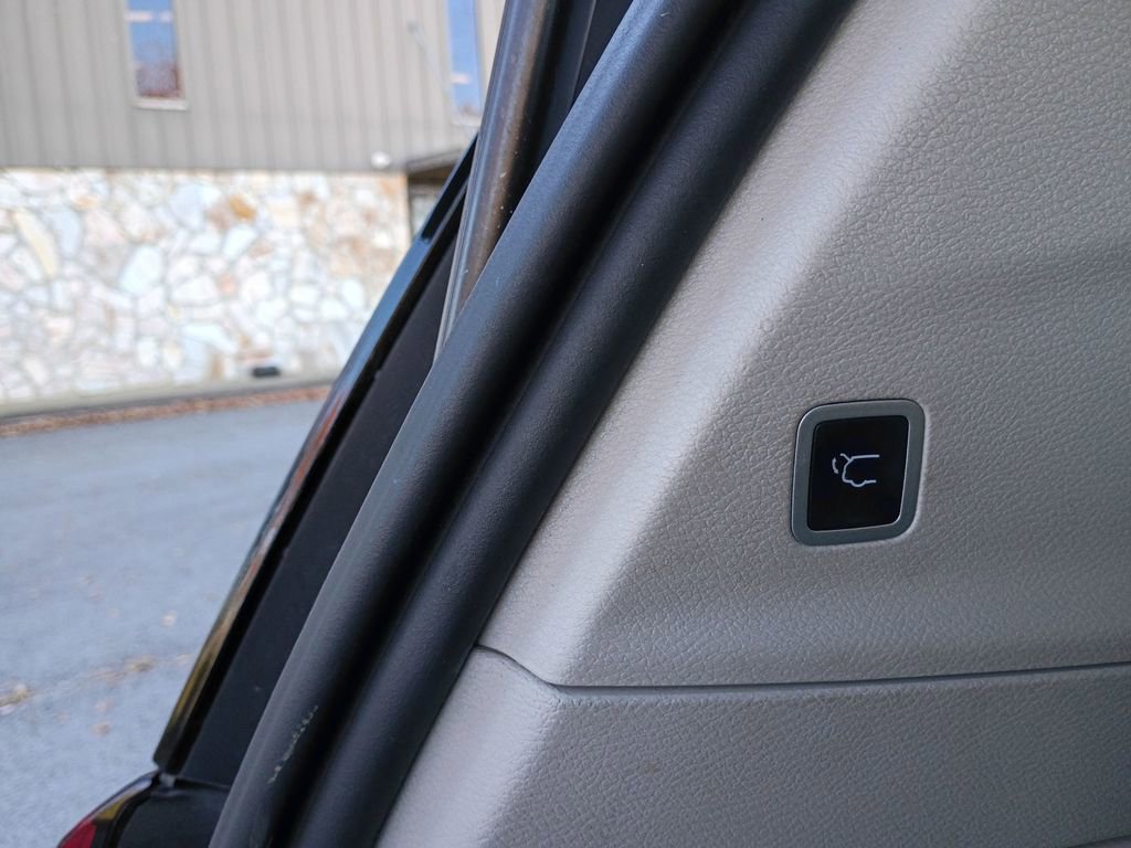 Used 2023 Chrysler Pacifica Touring-L image 31