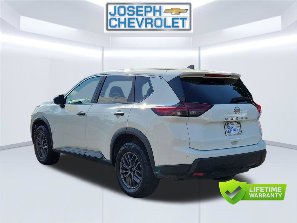 Used 2024 Nissan Rogue S FWD image 5