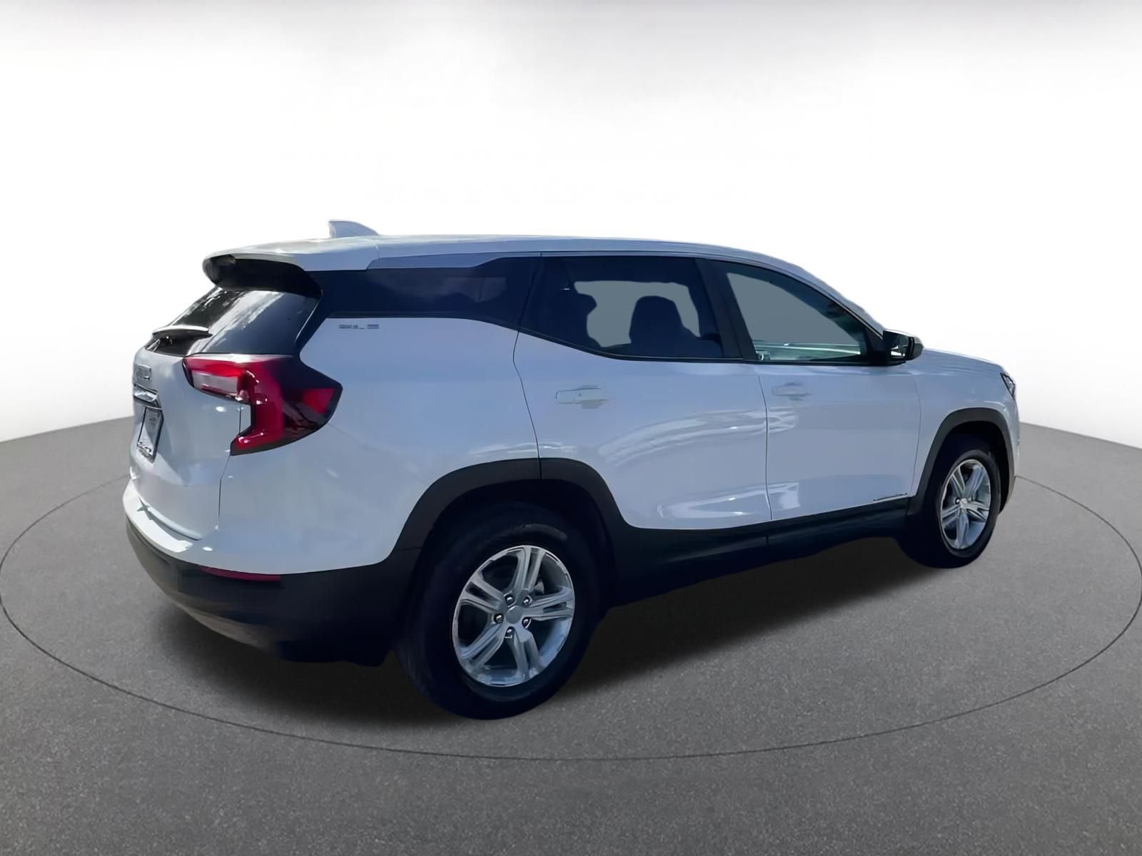 Used 2024 GMC Terrain SLE image 15