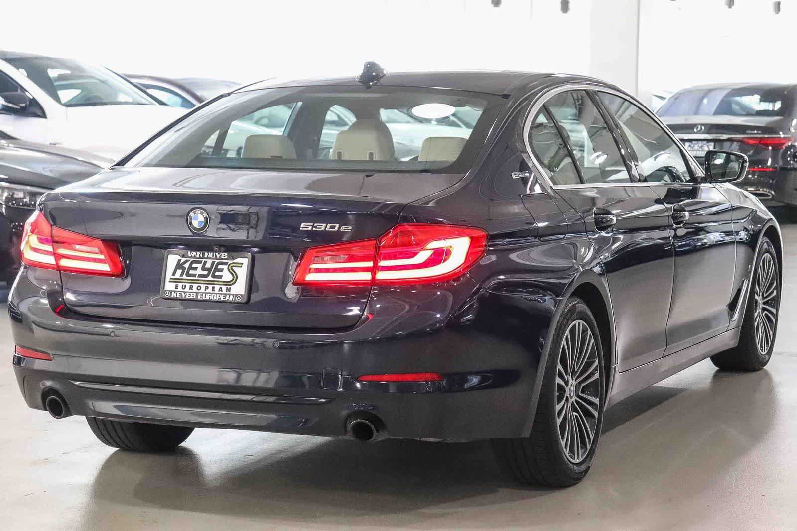 Used 2019 BMW 530e w/ Convenience Package RWD image 4