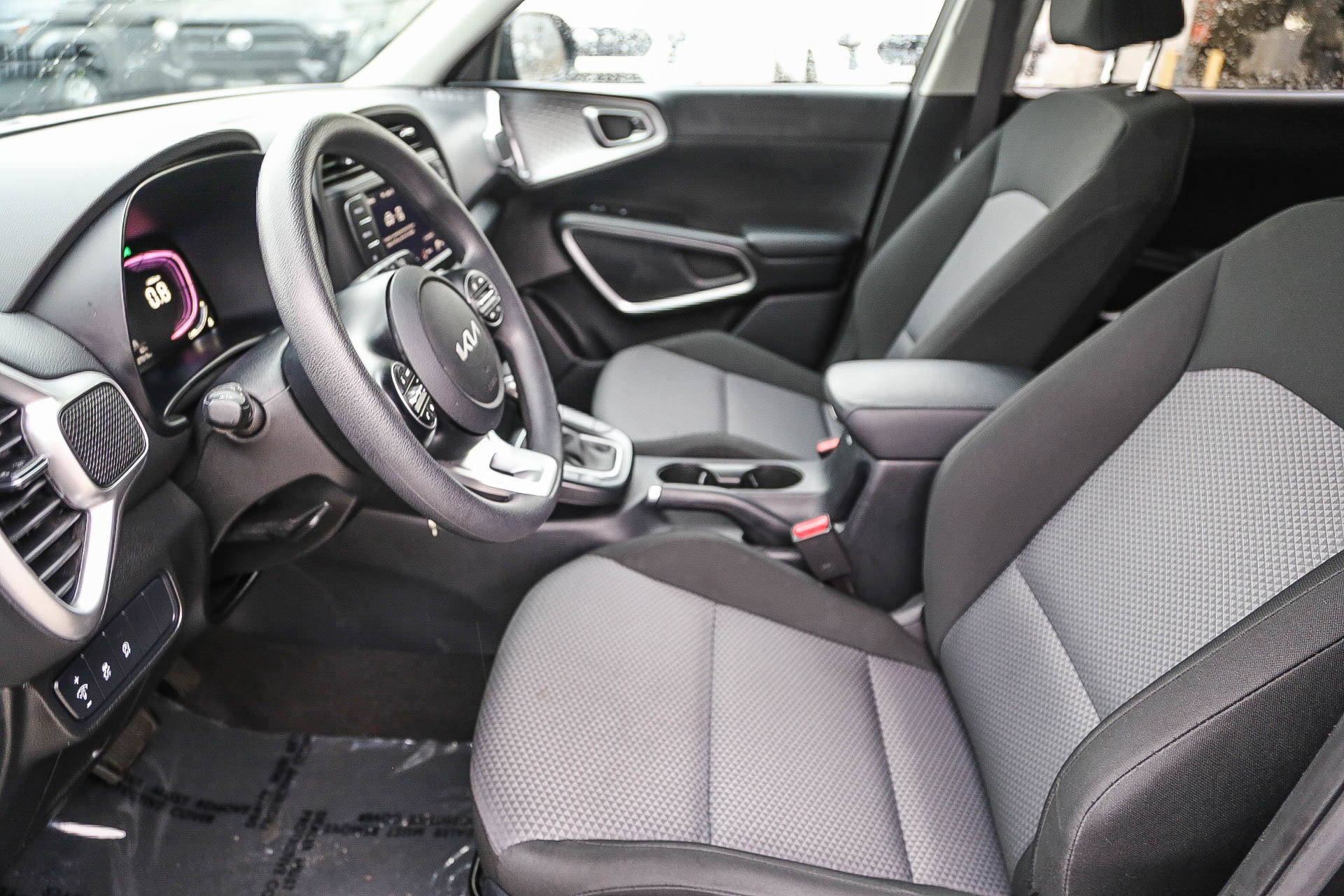 Used 2024 Kia Soul LX w/ Option Group 015 image 17