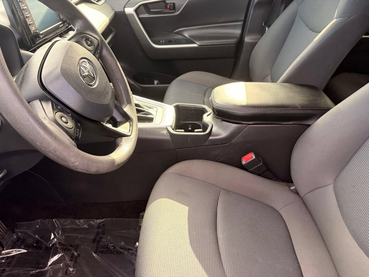 Used 2022 Toyota RAV4 LE FWD image 19