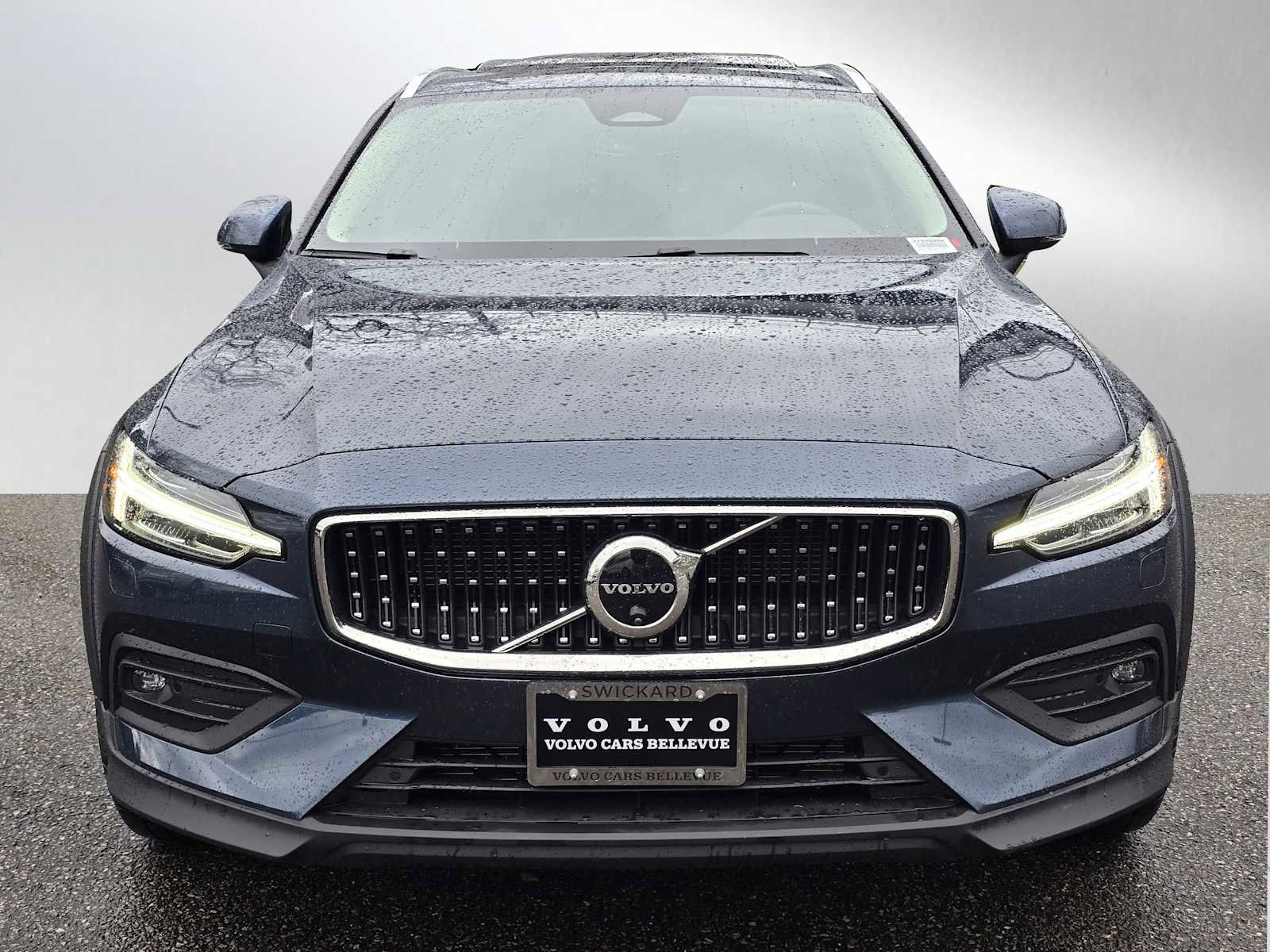 Certified 2025 Volvo V60 B5 Cross Country Plus image 8