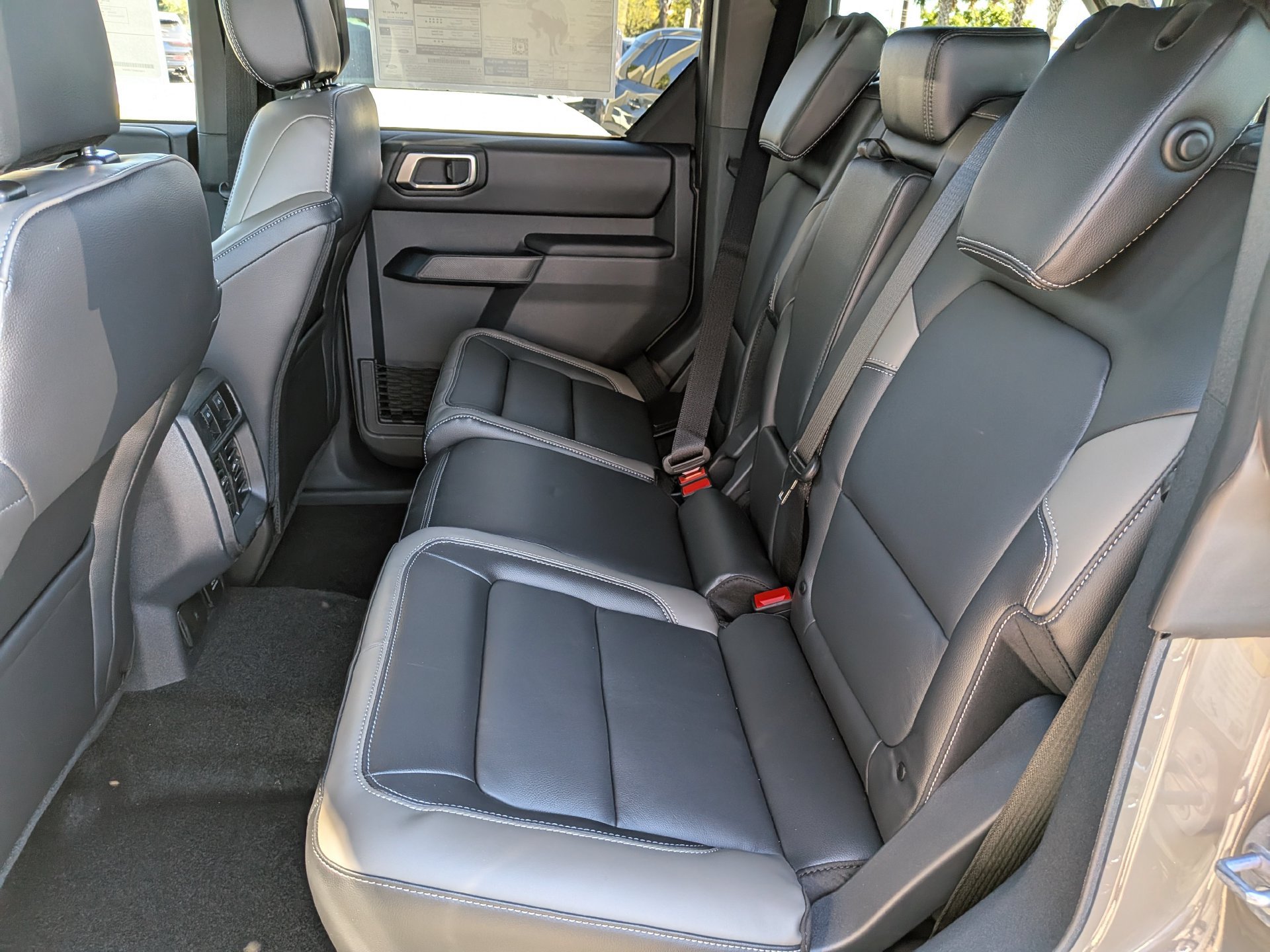 New 2026 Ford Bronco Outer Banks w/ Sasquatch Package AWD/4WD image 15