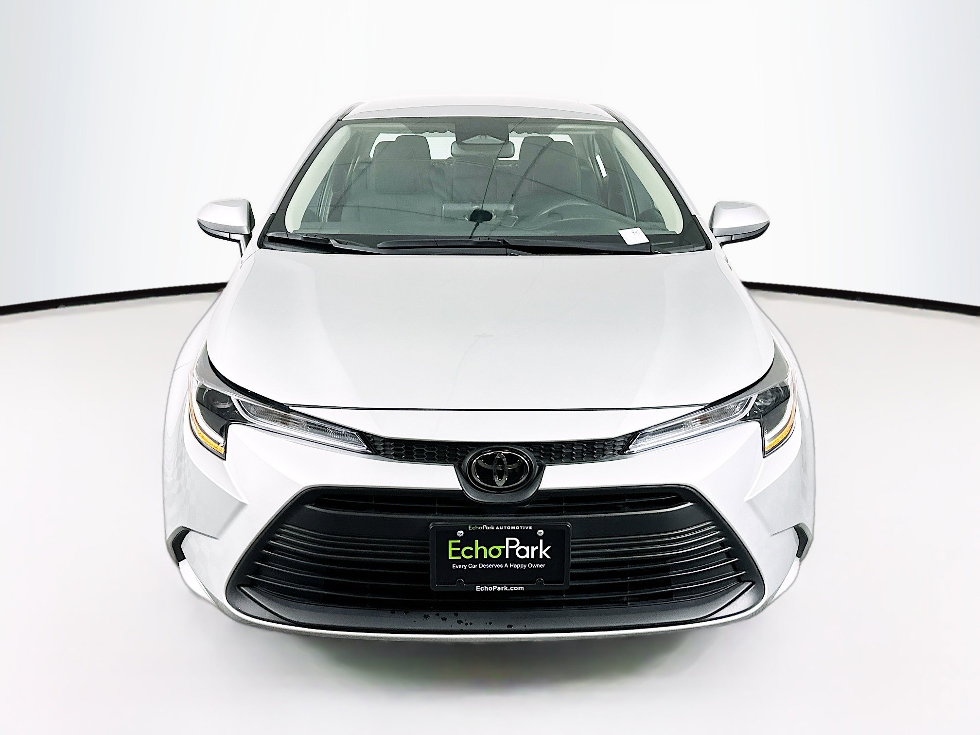 Used 2025 Toyota Corolla LE image 2