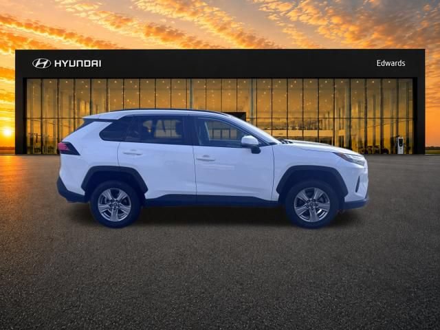 Used 2022 Toyota RAV4 XLE w/ XLE Grade Weather Package AWD/4WD image 5