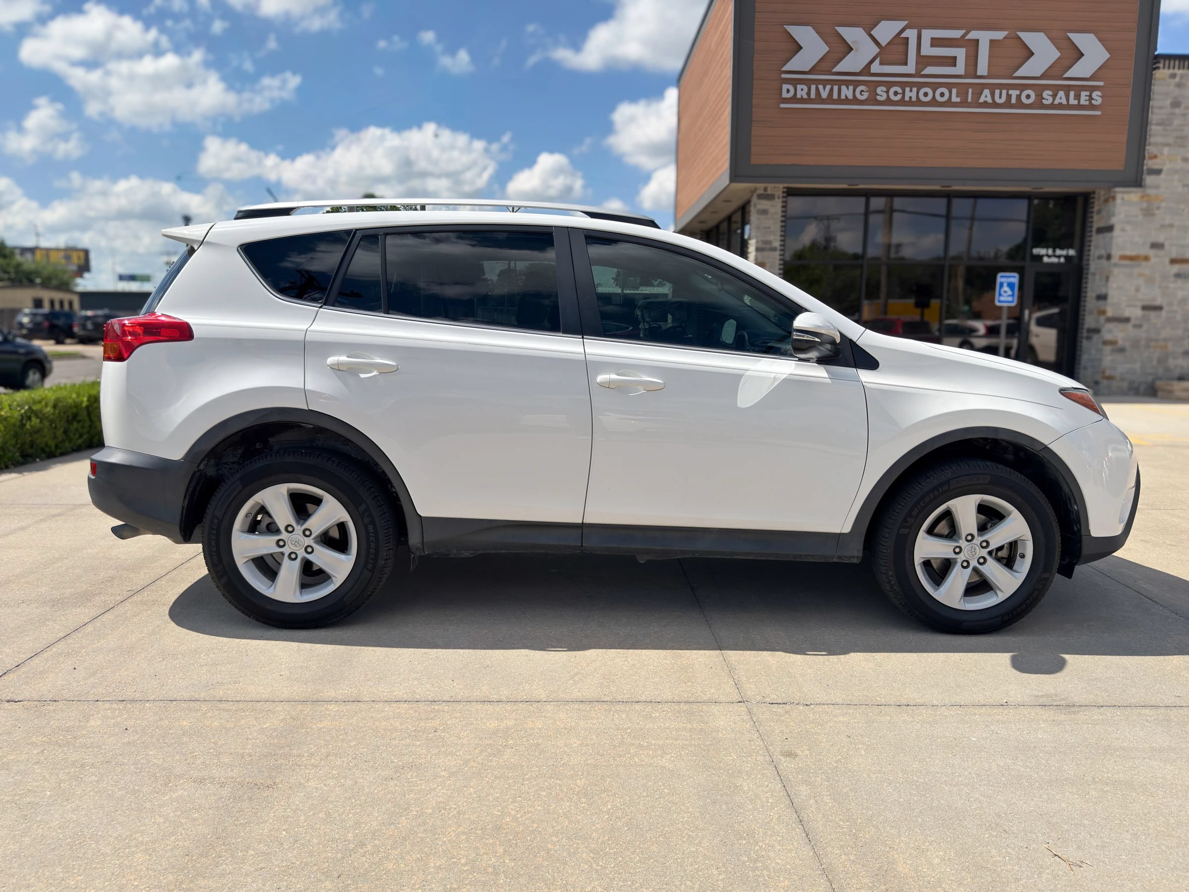 Used 2014 Toyota RAV4 XLE FWD image 9