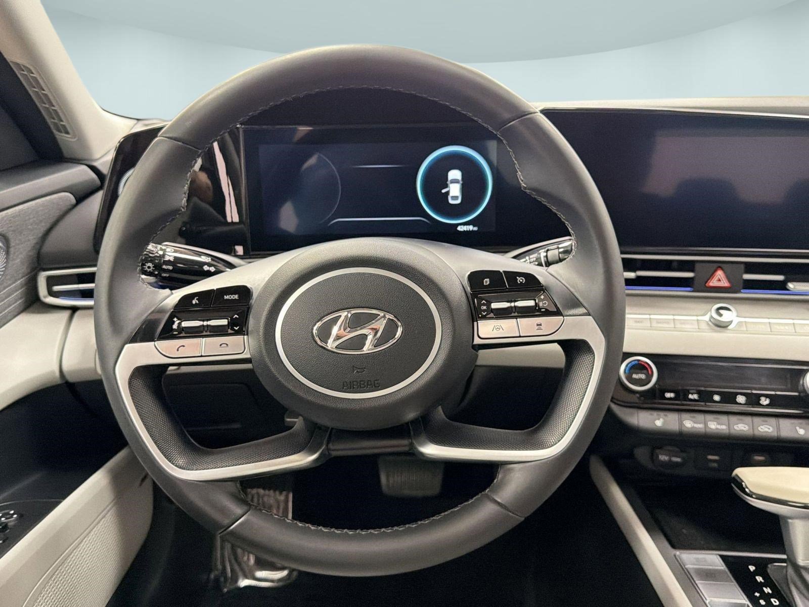 Used 2023 Hyundai Elantra Limited image 17