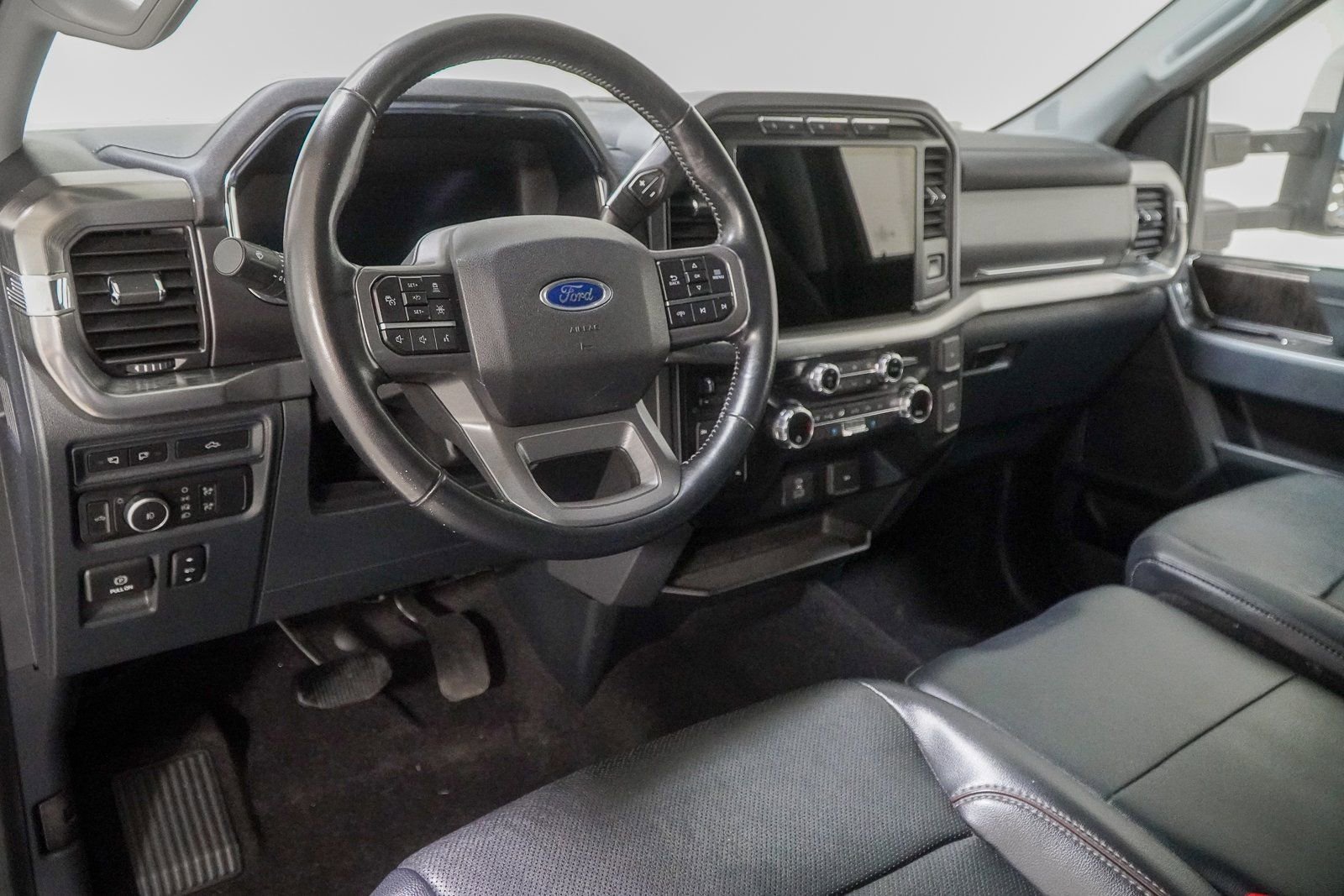 Used 2021 Ford F150 Lariat w/ Max Trailer Tow Package image 23