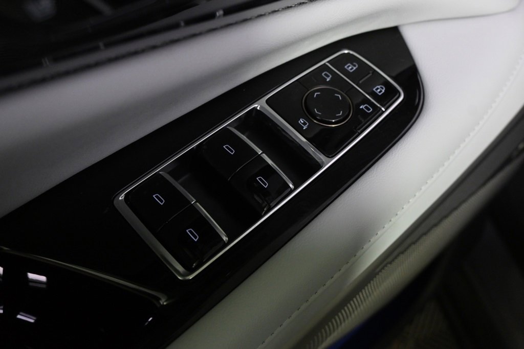 New 2026 Cadillac Optiq Luxury 2 image 23