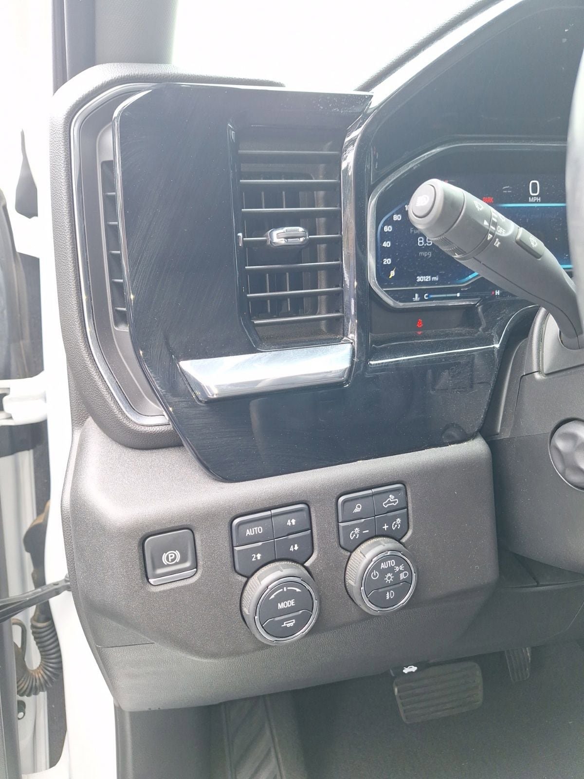 Used 2025 Chevrolet Silverado 1500 LTZ w/ Z71 Off-Road Package AWD/4WD image 13