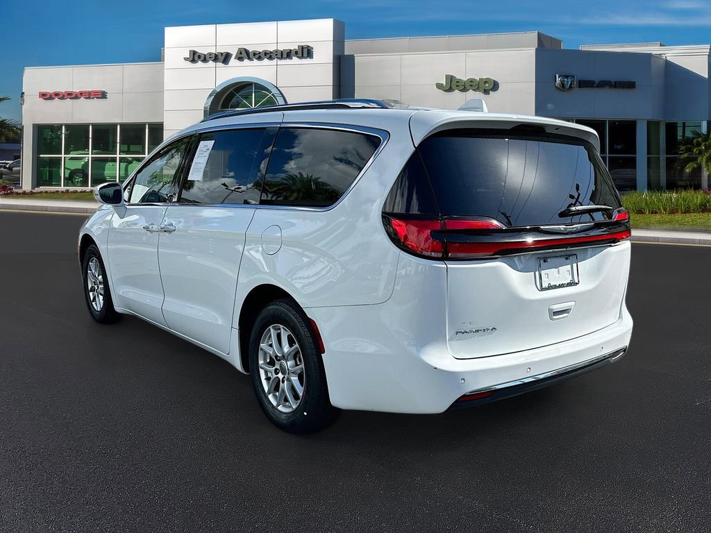 Used 2021 Chrysler Pacifica Touring-L image 5