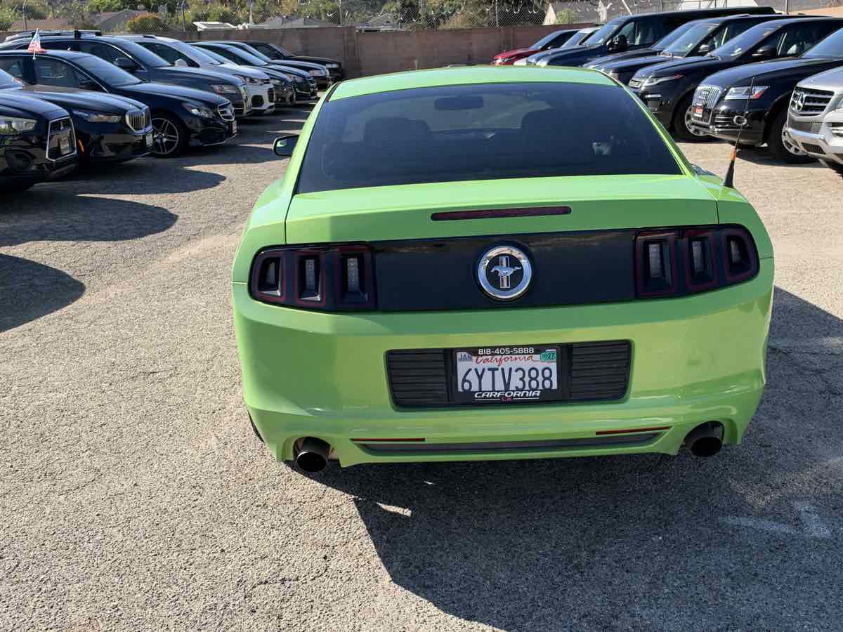 Used 2013 Ford Mustang Coupe RWD image 5