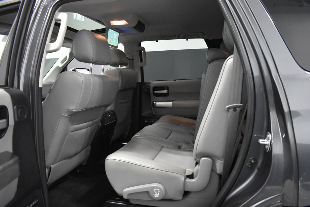Used 2018 Toyota Sequoia Limited w/ Safety & Convenience Package AWD/4WD image 25