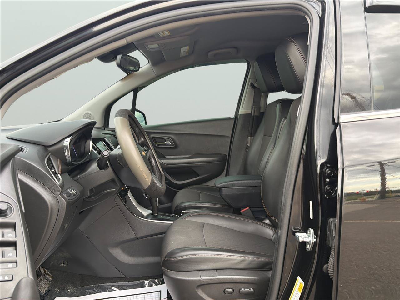 Used 2019 Chevrolet Trax LT w/ LT Convenience Package AWD/4WD image 11